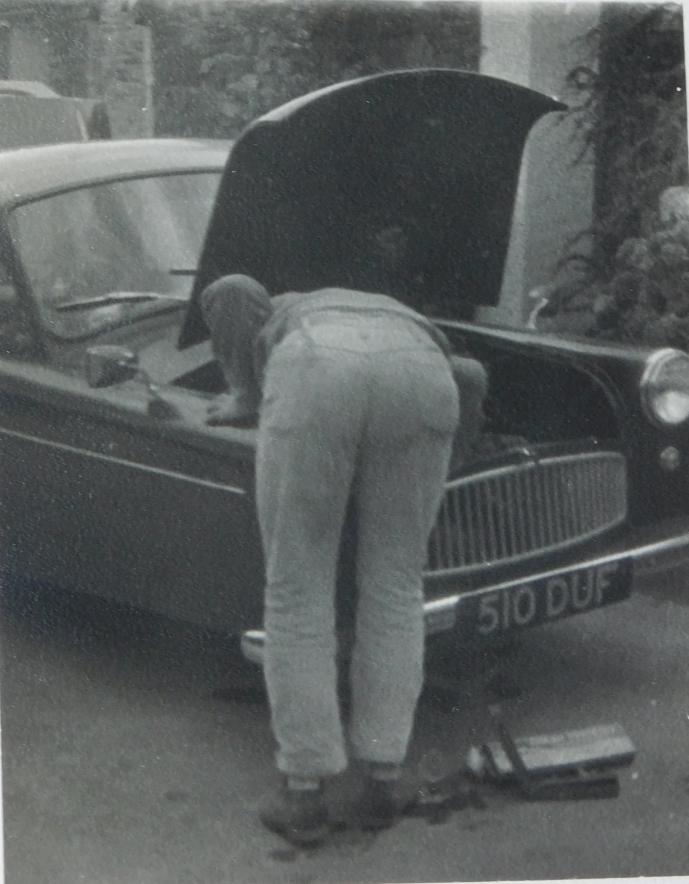 Mum and Dad+ old me 034 crop.JPG